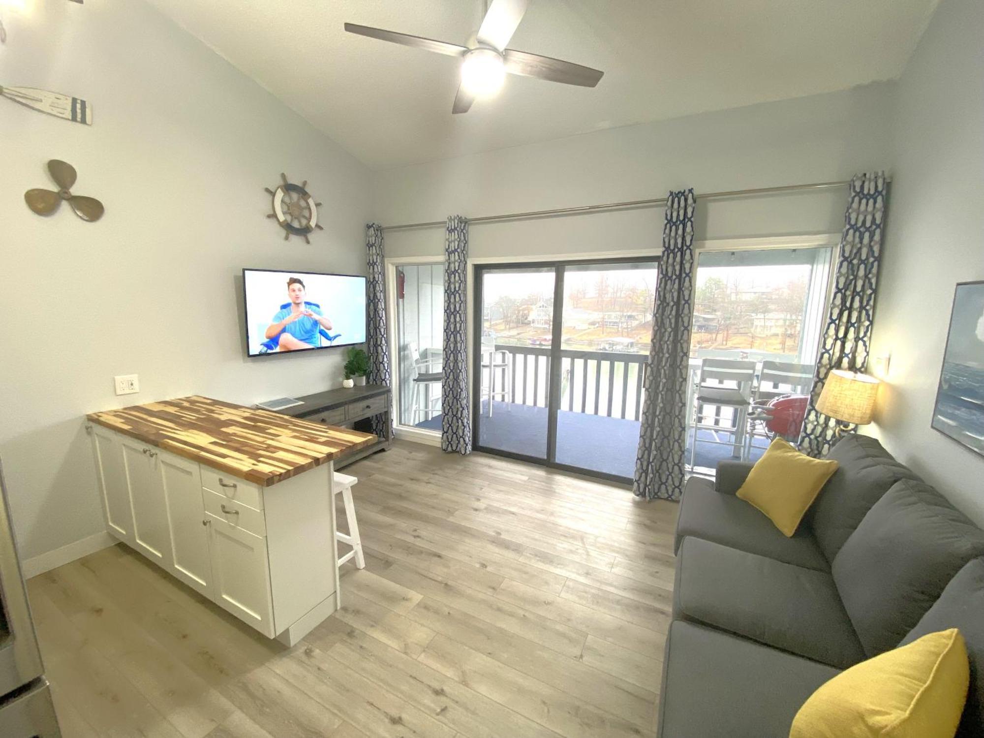 B Lakefront! Remodeled, Boat Slip, Patio Views, Pool, Boat Ramp, Wifi Osage Beach Exteriér fotografie