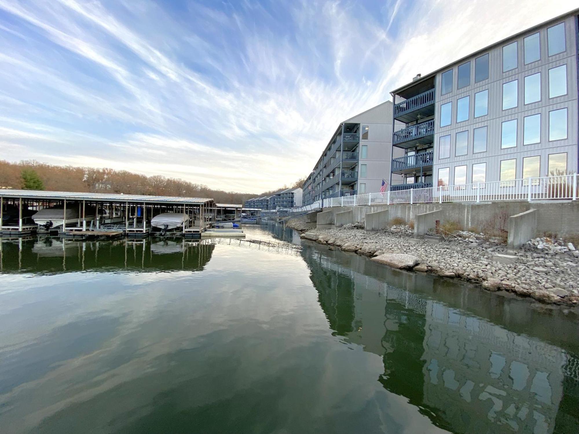 B Lakefront! Remodeled, Boat Slip, Patio Views, Pool, Boat Ramp, Wifi Osage Beach Exteriér fotografie